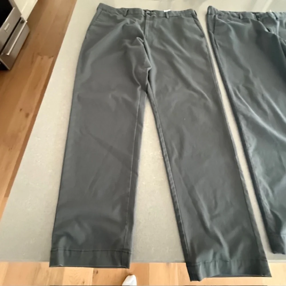 Banana Republic 2 Pants Mens 38x32 Gray Chino Slim Fit Comfort Casual